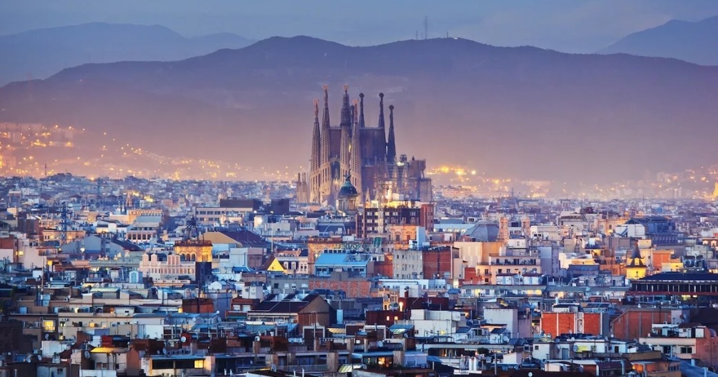 Barcelona hits record population high